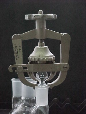 A mechanical glass joint puller